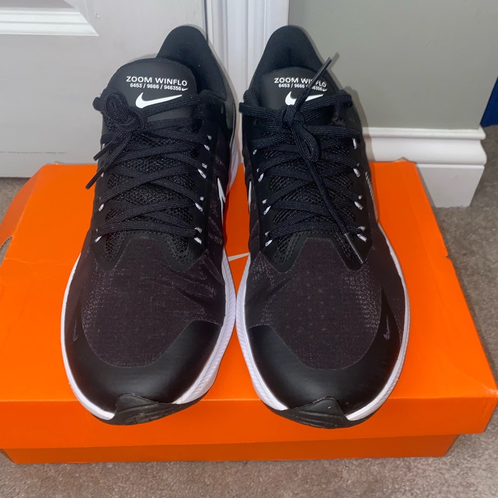 Brand new women’s Nike tennis shoes - Picture 4 of 8